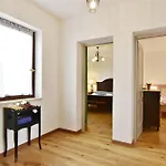 Two-story For In Valica ヴィラ Mazurija