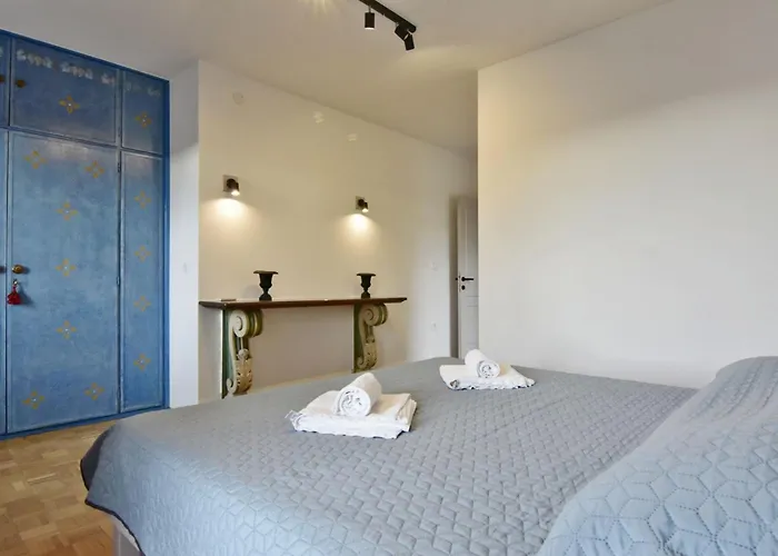 Two-story For In Valica * Valizza